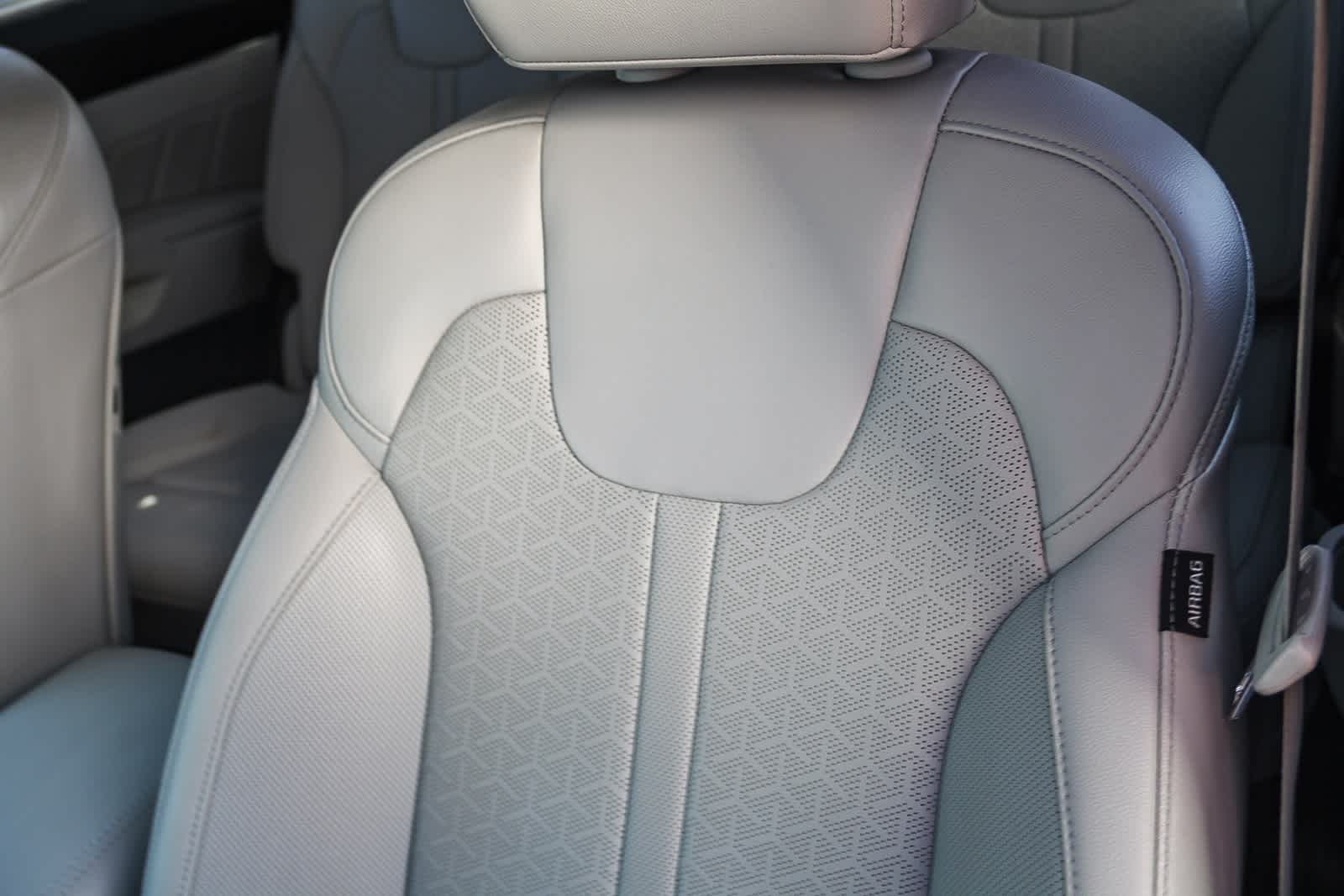 Thumbnail: 2023 Kia Sorento - 26