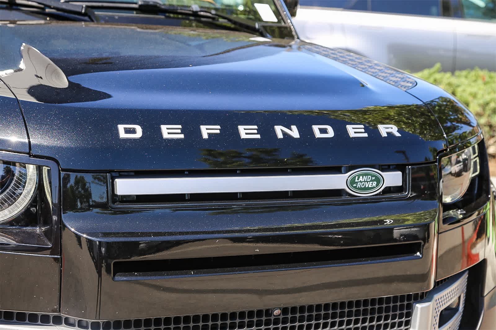 Thumbnail: 2023 Land Rover Defender - 5