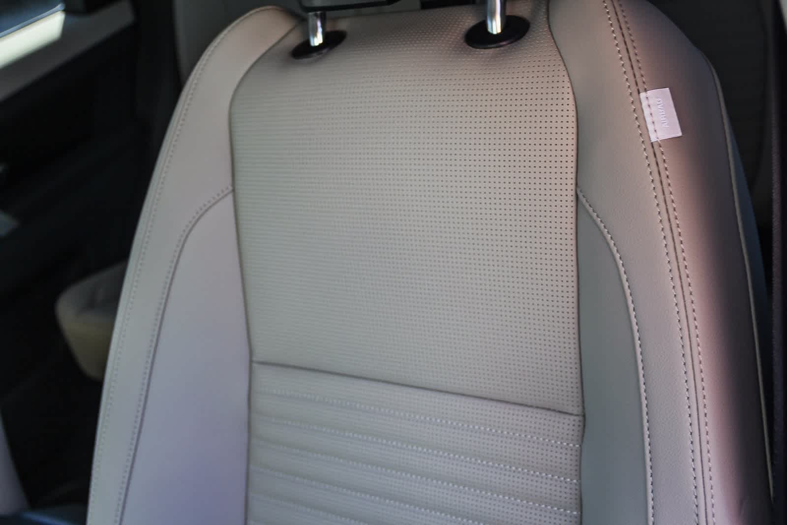 Thumbnail: 2025 Land Rover Discovery Sport - 25