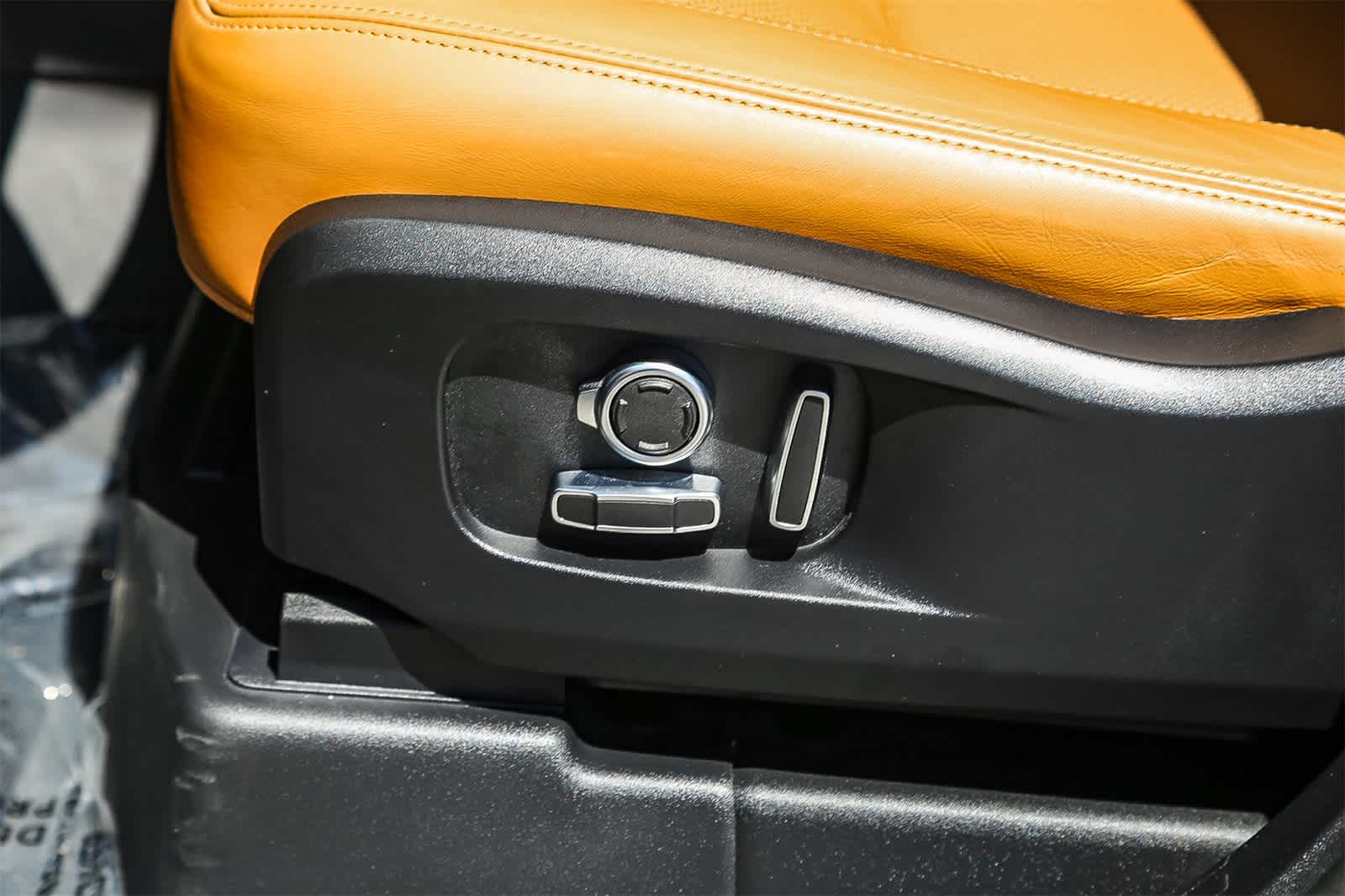 Thumbnail: 2023 Land Rover Defender - 21