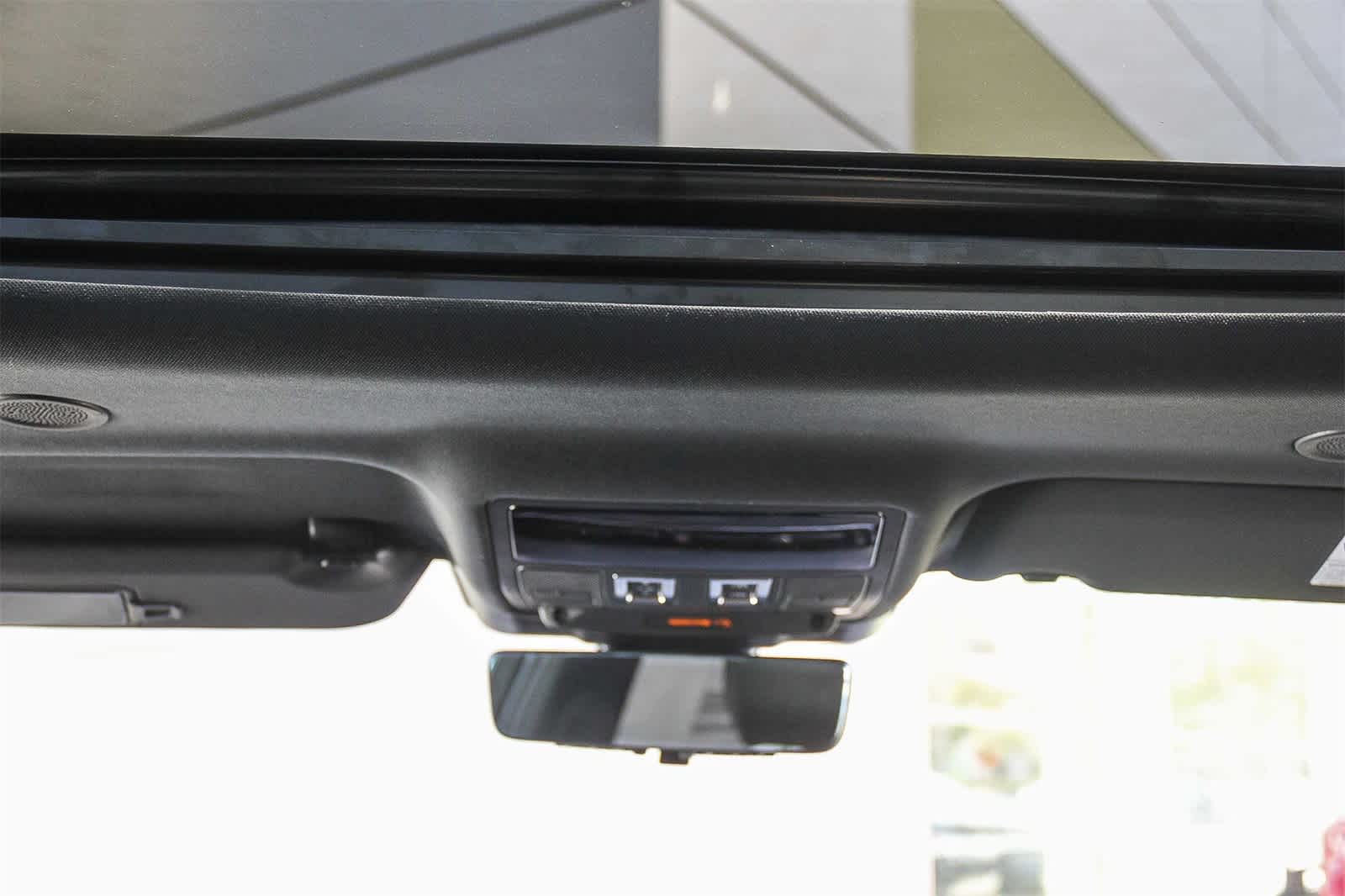 Thumbnail: 2026 Land Rover Range Rover Evoque - 17