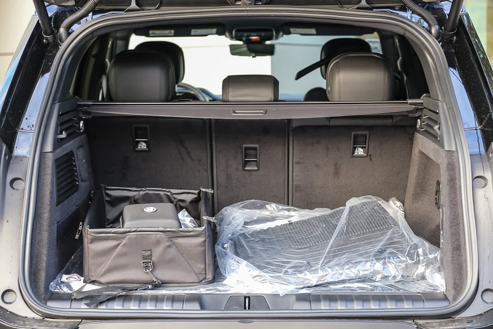 Thumbnail: 2025 Land Rover Range Rover Sport - 24