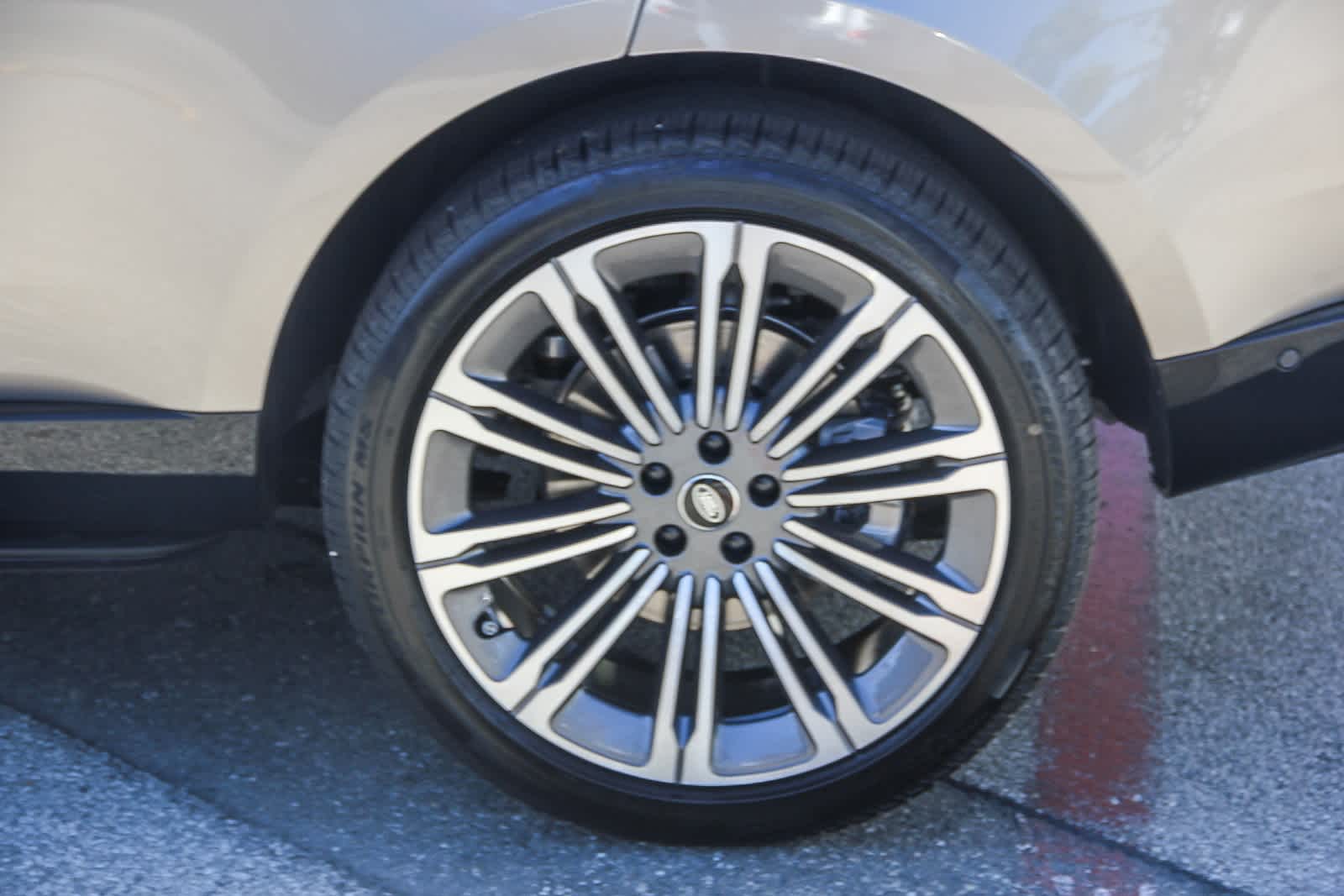 Thumbnail: 2025 Land Rover Range Rover - 7