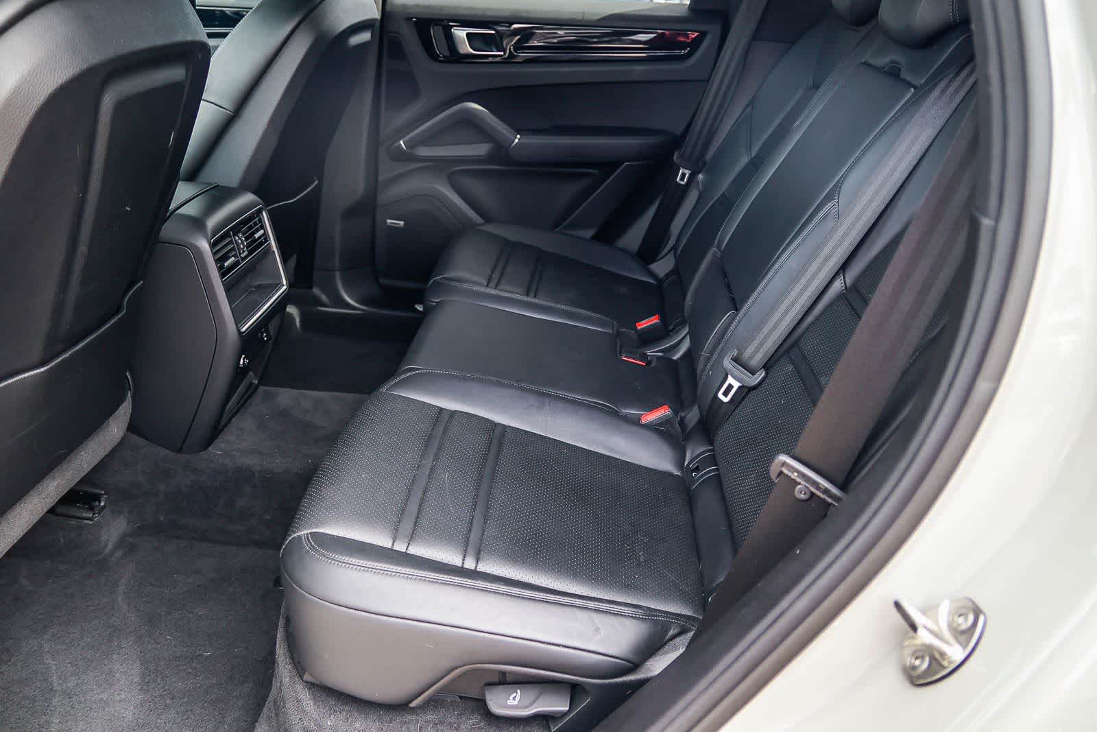 Thumbnail: 2022 Porsche Cayenne - 18