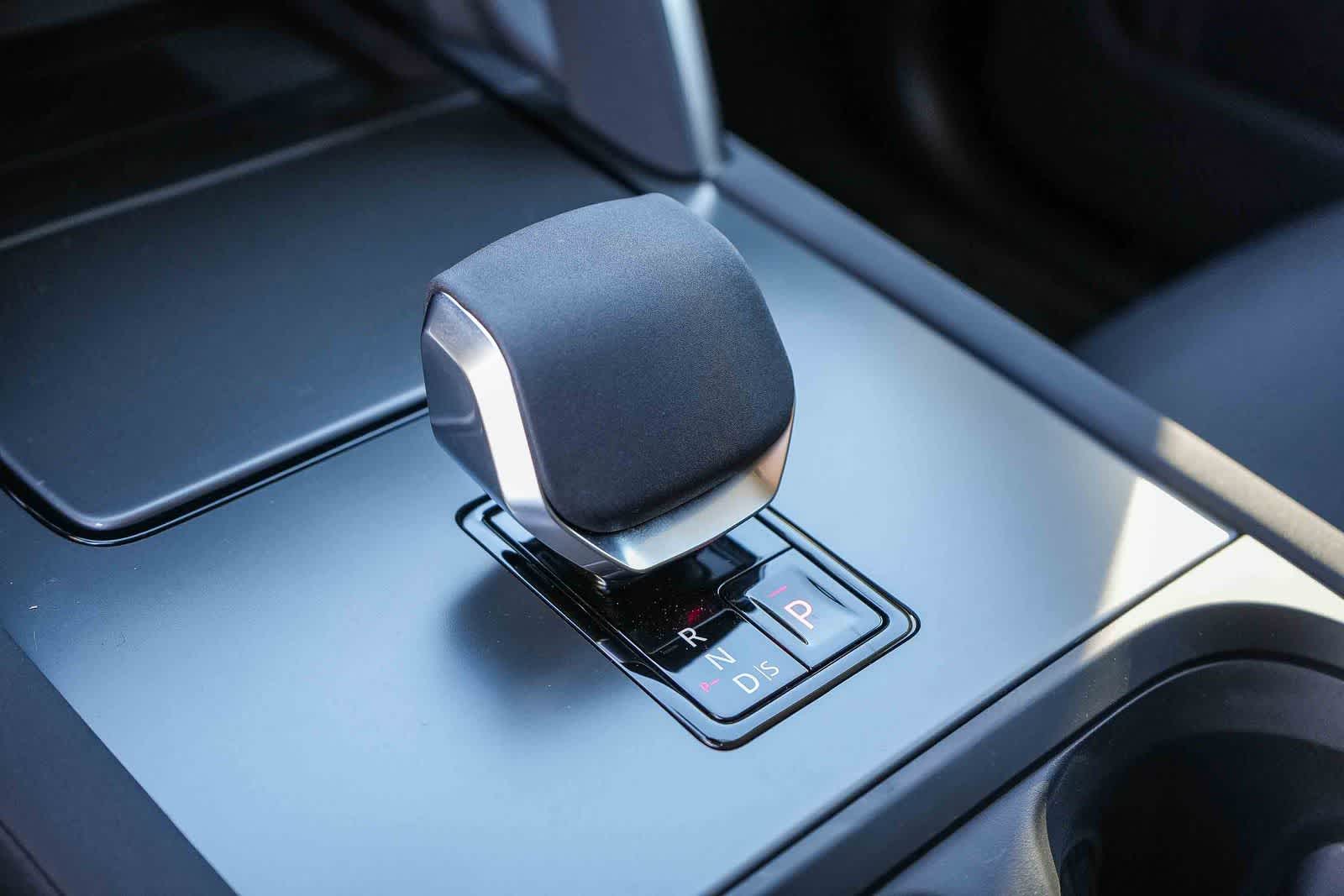 Thumbnail: 2025 Land Rover Discovery Sport - 17