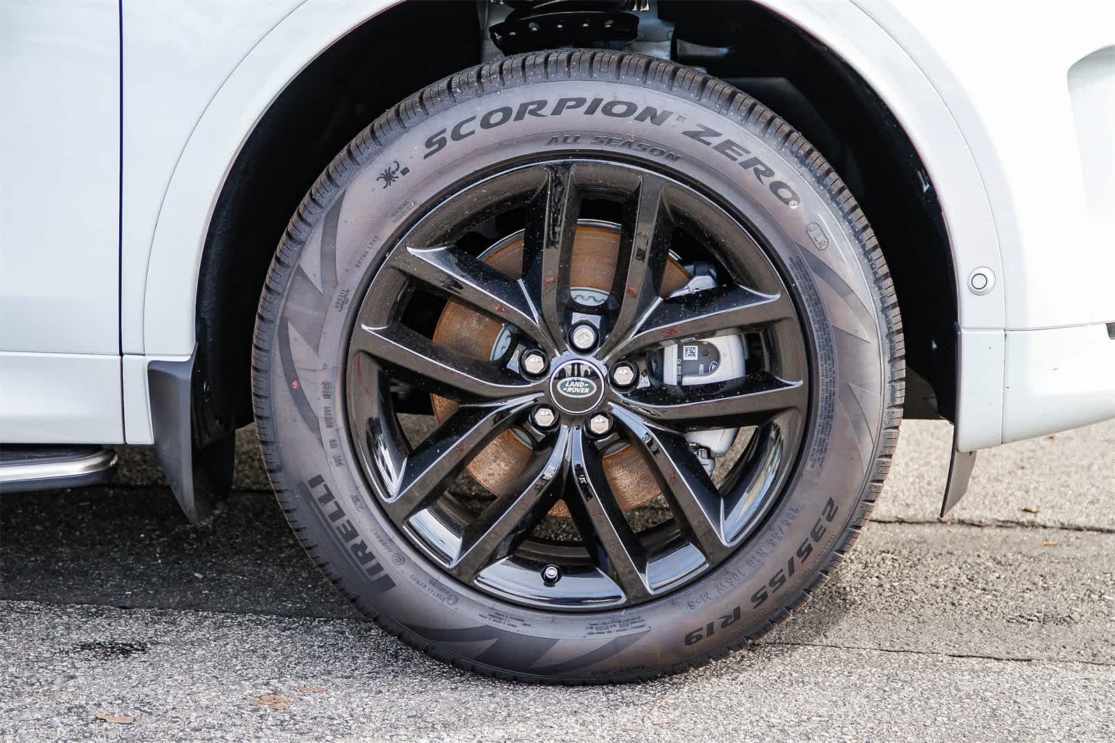 Thumbnail: 2025 Land Rover Discovery Sport - 9