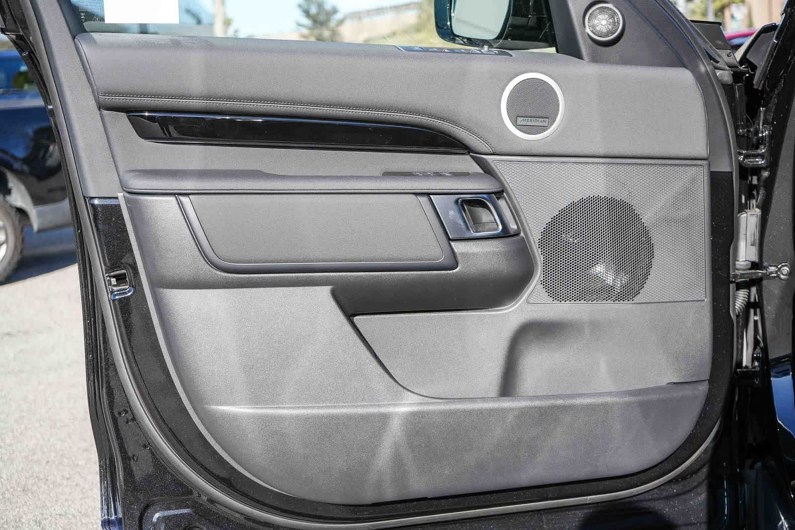 Thumbnail: 2026 Land Rover Discovery - 21