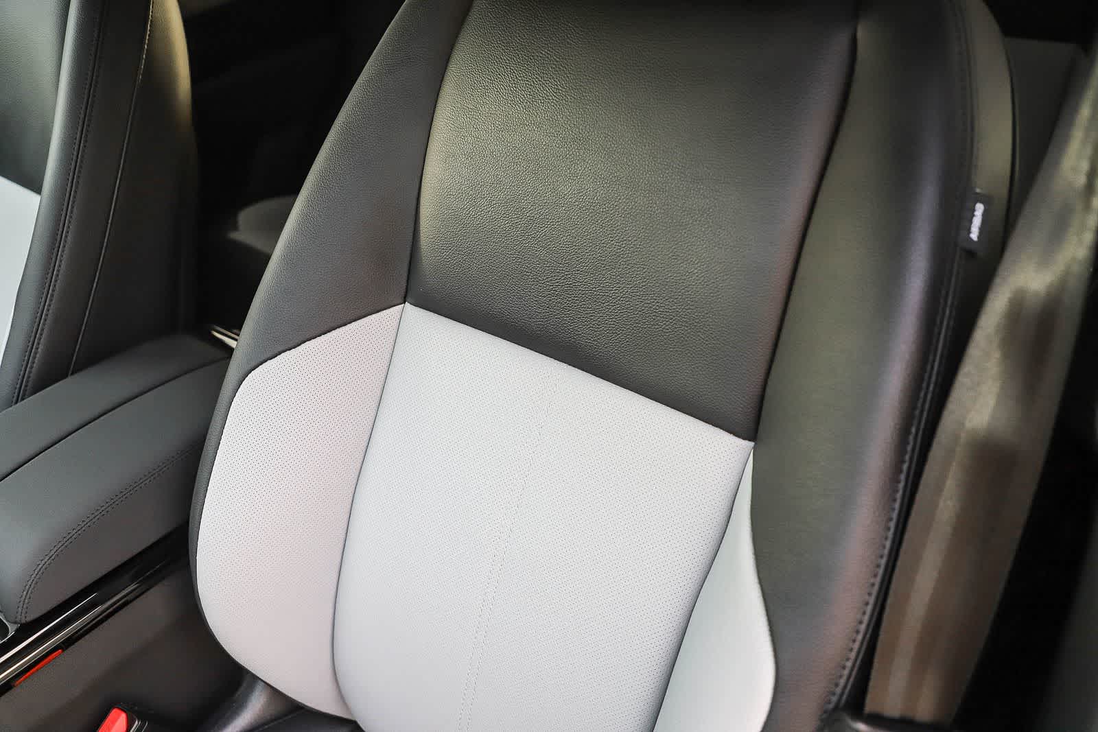 Thumbnail: 2026 Land Rover Range Rover Velar - 23