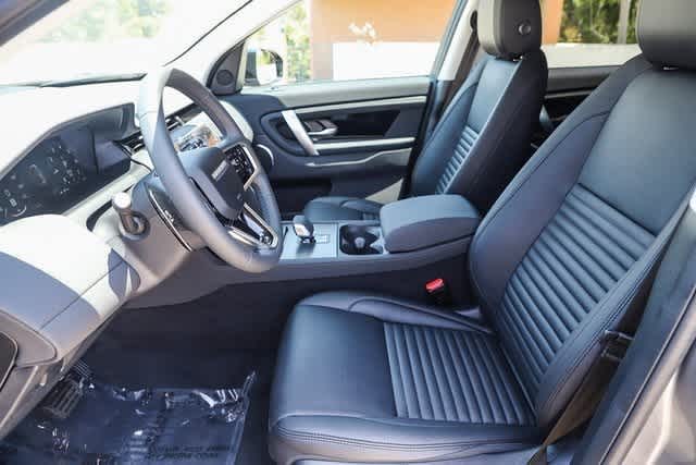 Thumbnail: 2024 Land Rover Discovery Sport - 18