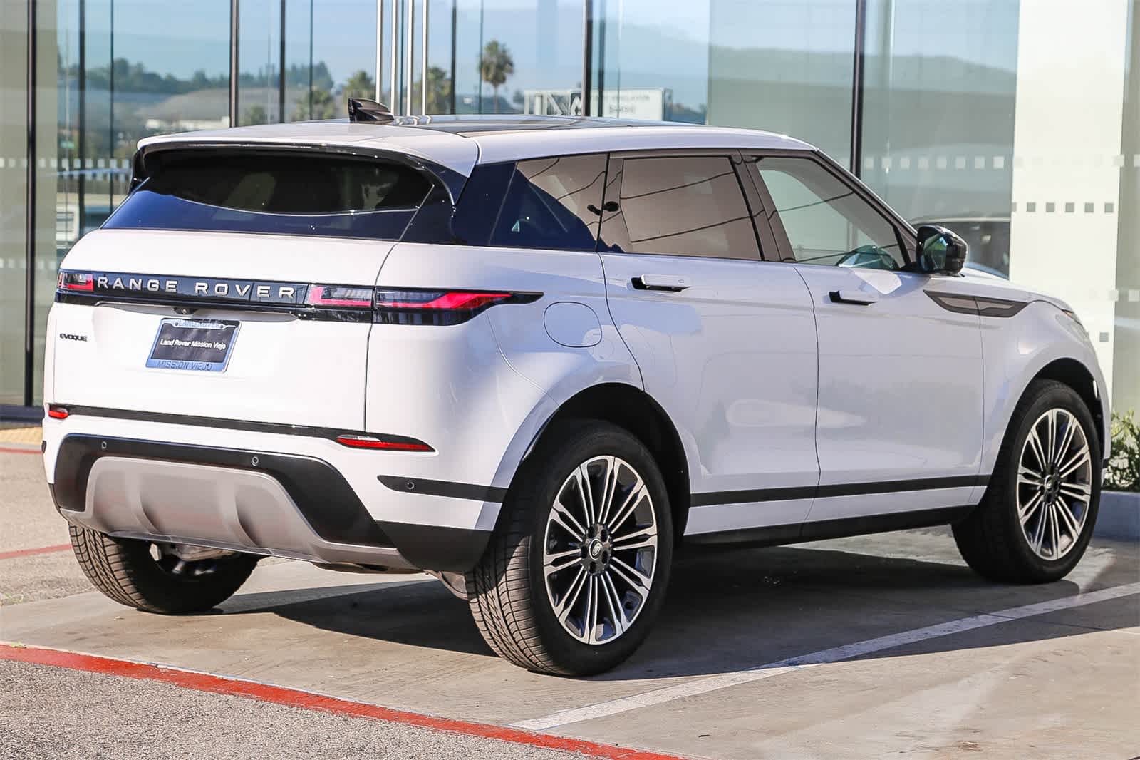 Thumbnail: 2025 Land Rover Range Rover Evoque - 5