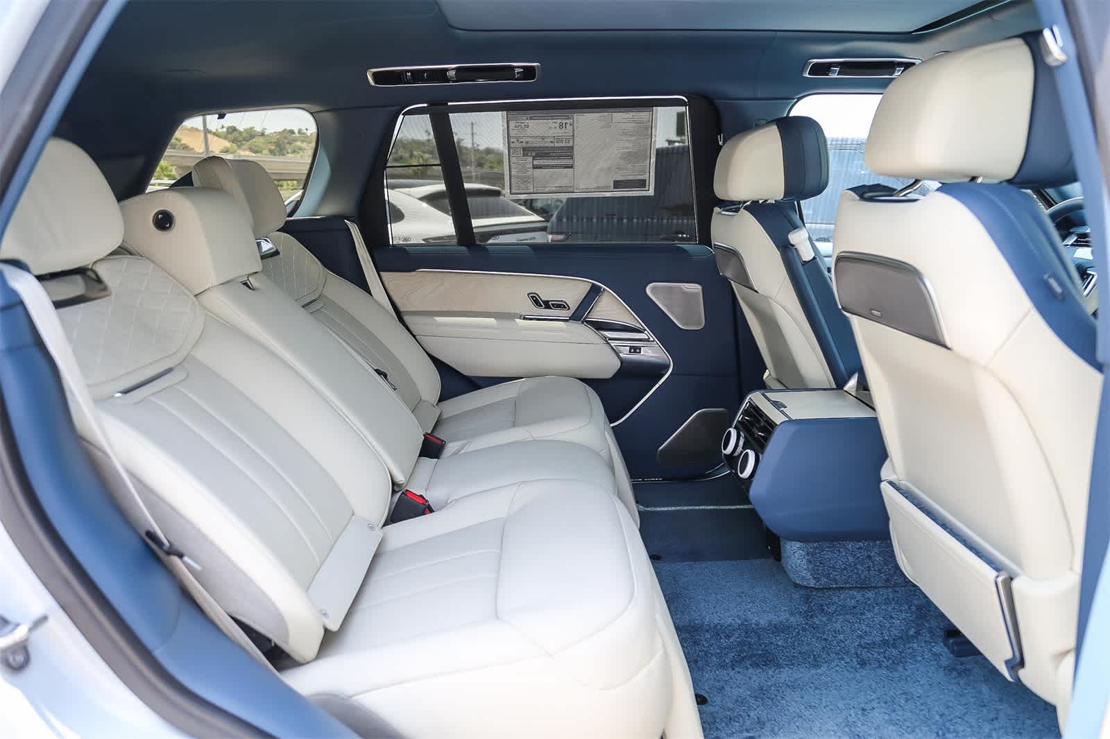 Thumbnail: 2025 Land Rover Range Rover - 18