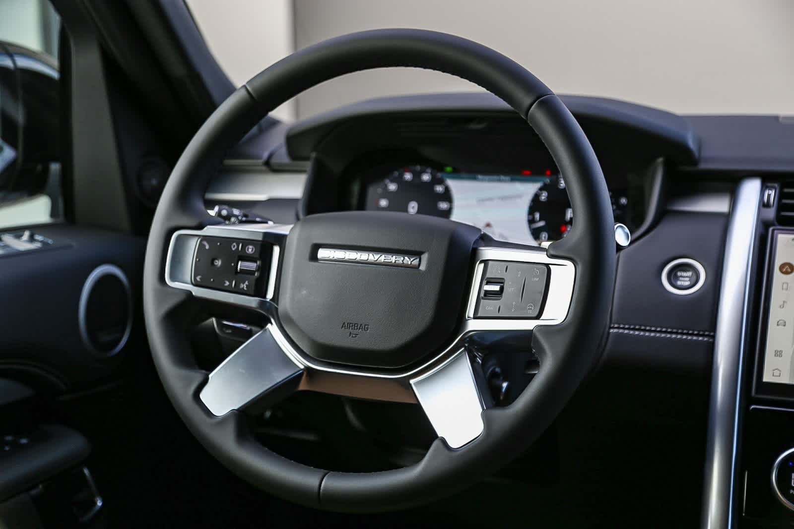 Thumbnail: 2026 Land Rover Discovery - 14