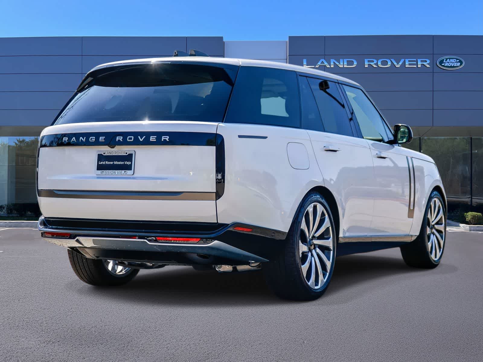 Thumbnail: 2026 Land Rover Range Rover - 4