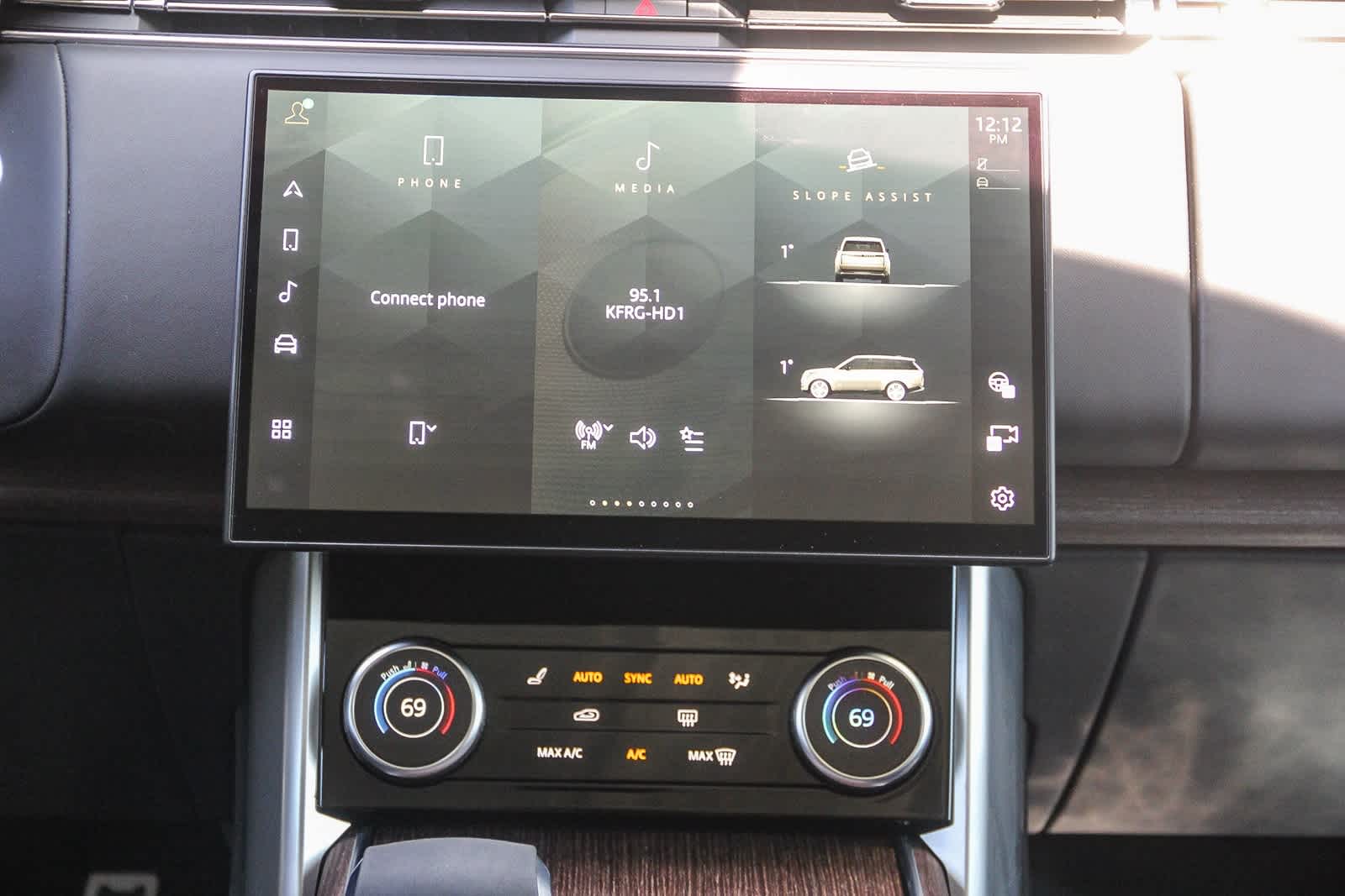 Thumbnail: 2023 Land Rover Range Rover - 13