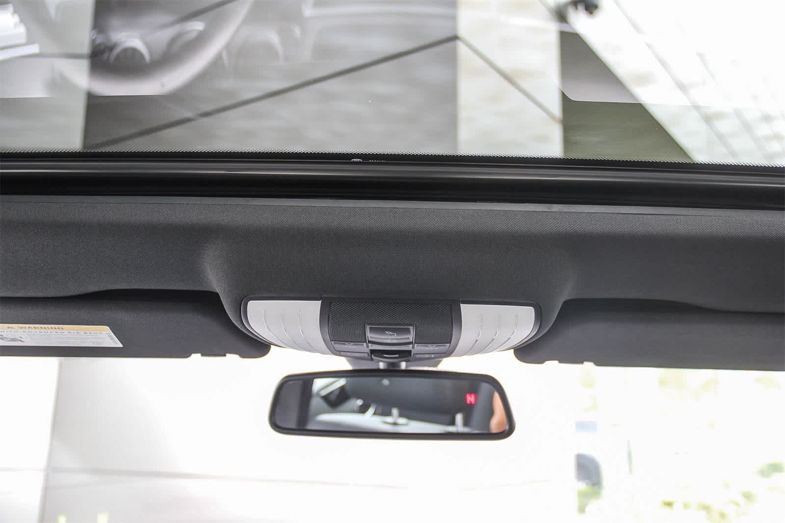 Thumbnail: 2010 Mercedes-Benz E-Class - 16