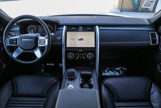 Thumbnail: 2025 Land Rover Discovery - 12