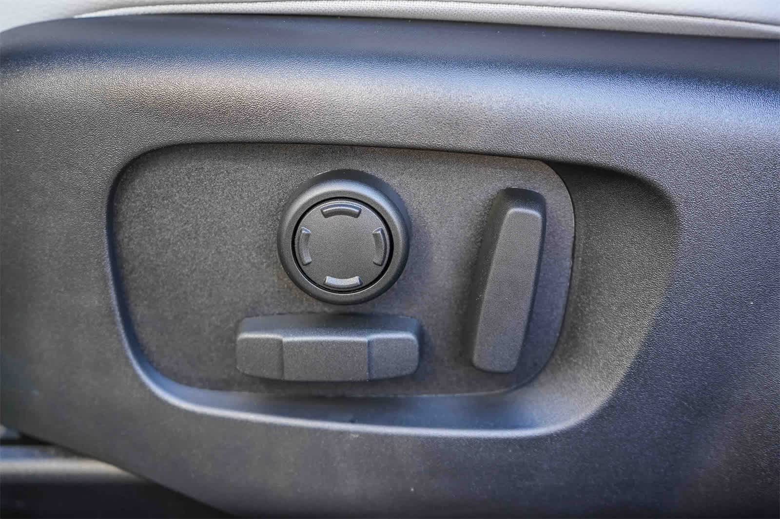 Thumbnail: 2026 Land Rover Range Rover Velar - 20