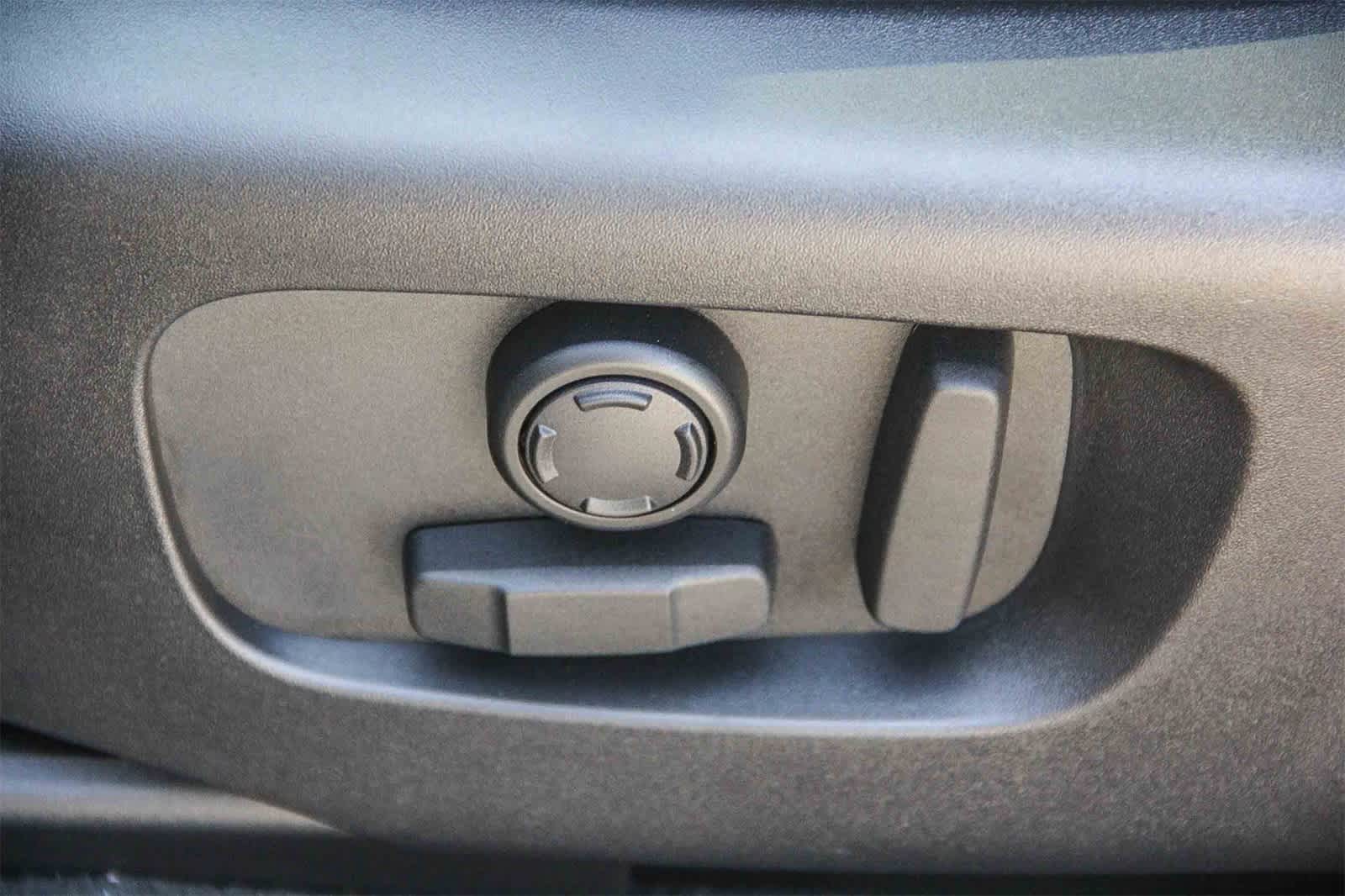 Thumbnail: 2026 Land Rover Range Rover Velar - 18