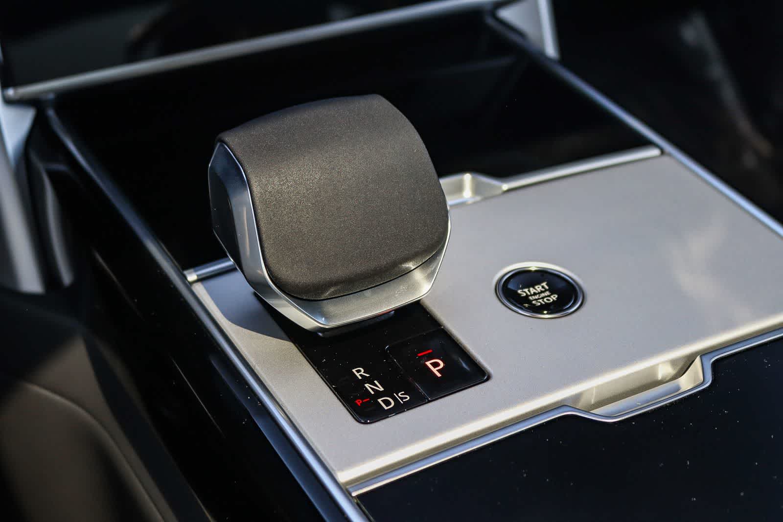 Thumbnail: 2026 Land Rover Range Rover - 23