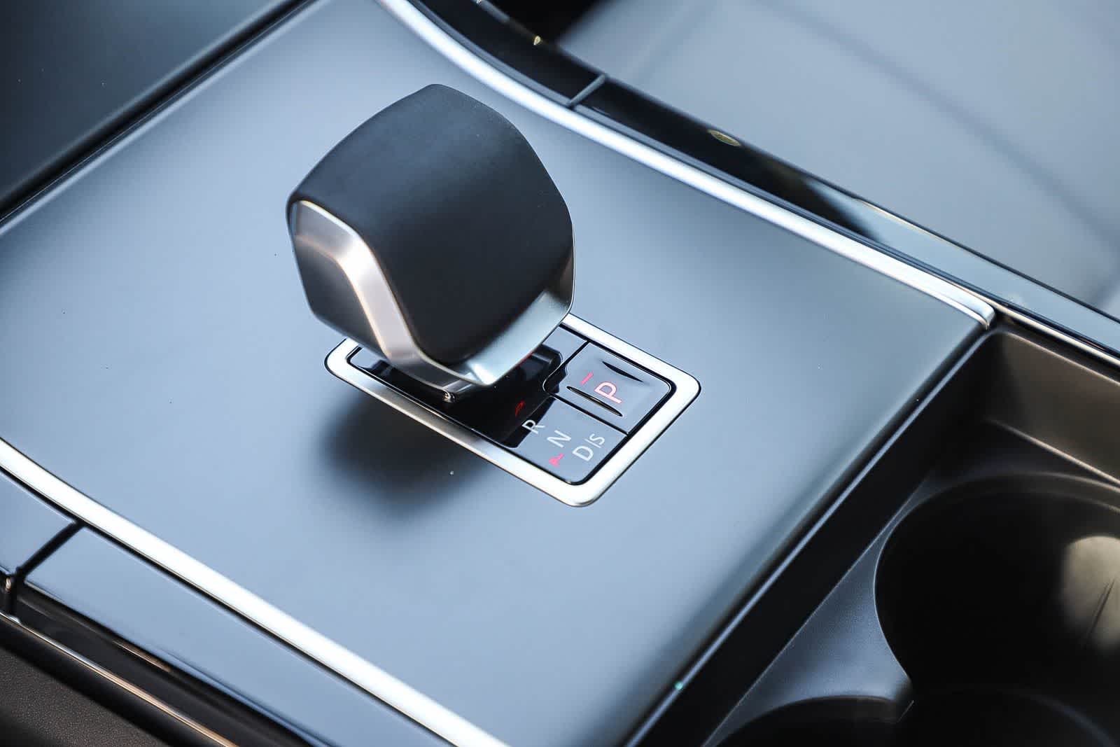 Thumbnail: 2026 Land Rover Range Rover Evoque - 18