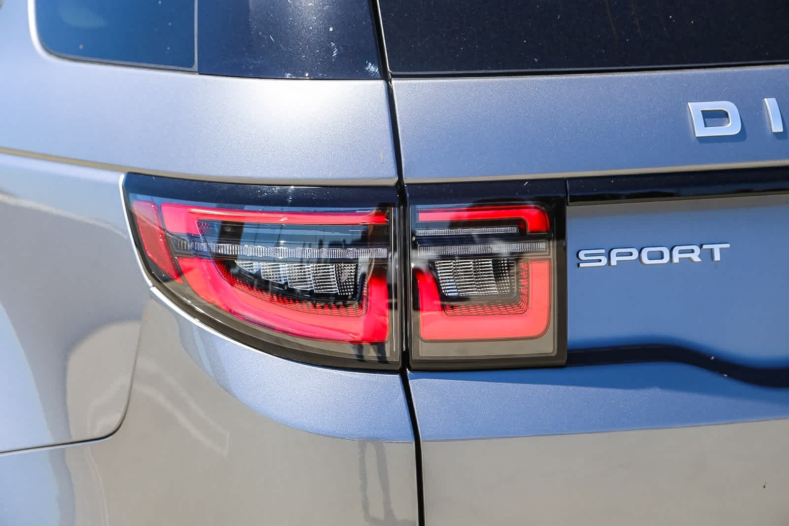 Thumbnail: 2025 Land Rover Discovery Sport - 9