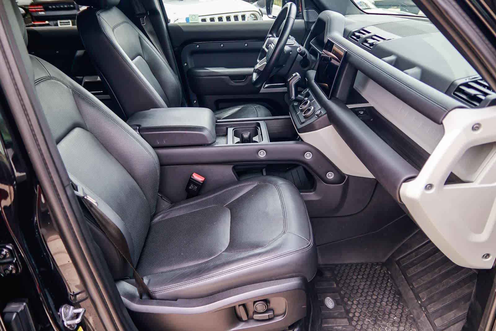 Thumbnail: 2023 Land Rover Defender - 17
