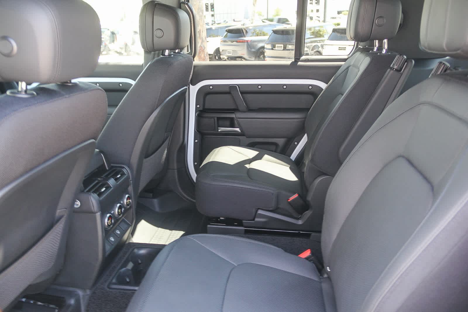 Thumbnail: 2025 Land Rover Defender - 17