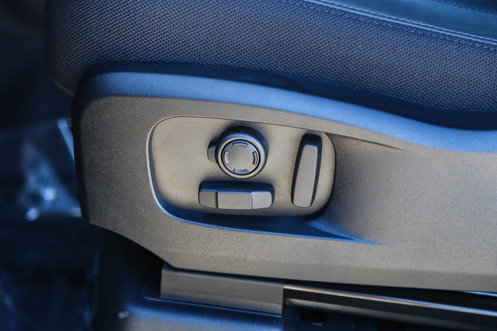 Thumbnail: 2025 Land Rover Defender - 21