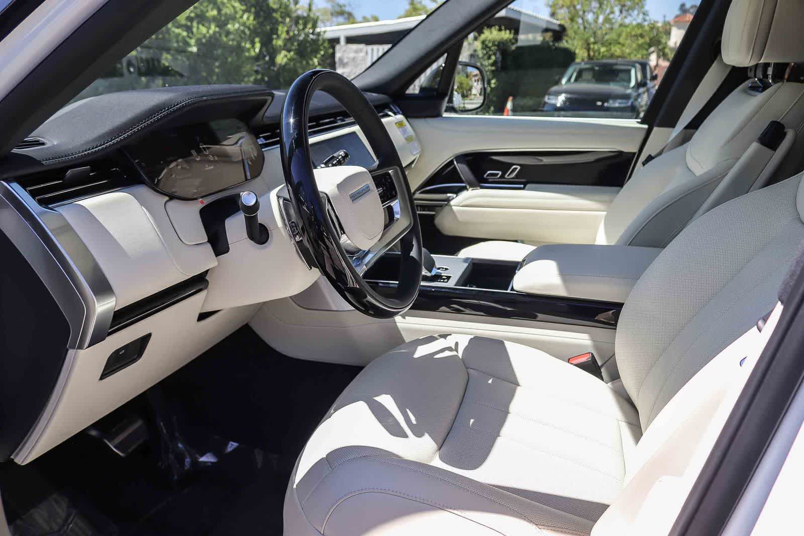 Thumbnail: 2026 Land Rover Range Rover - 18