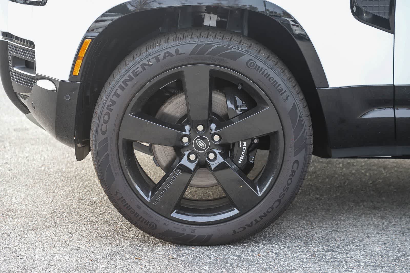 Thumbnail: 2025 Land Rover Defender - 10