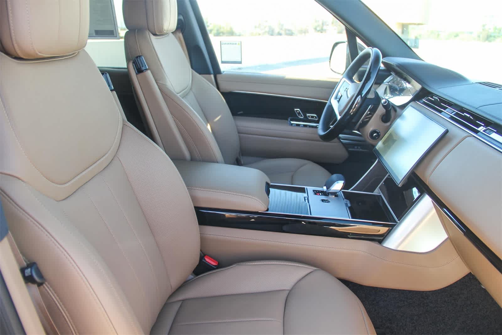 Thumbnail: 2025 Land Rover Range Rover - 21
