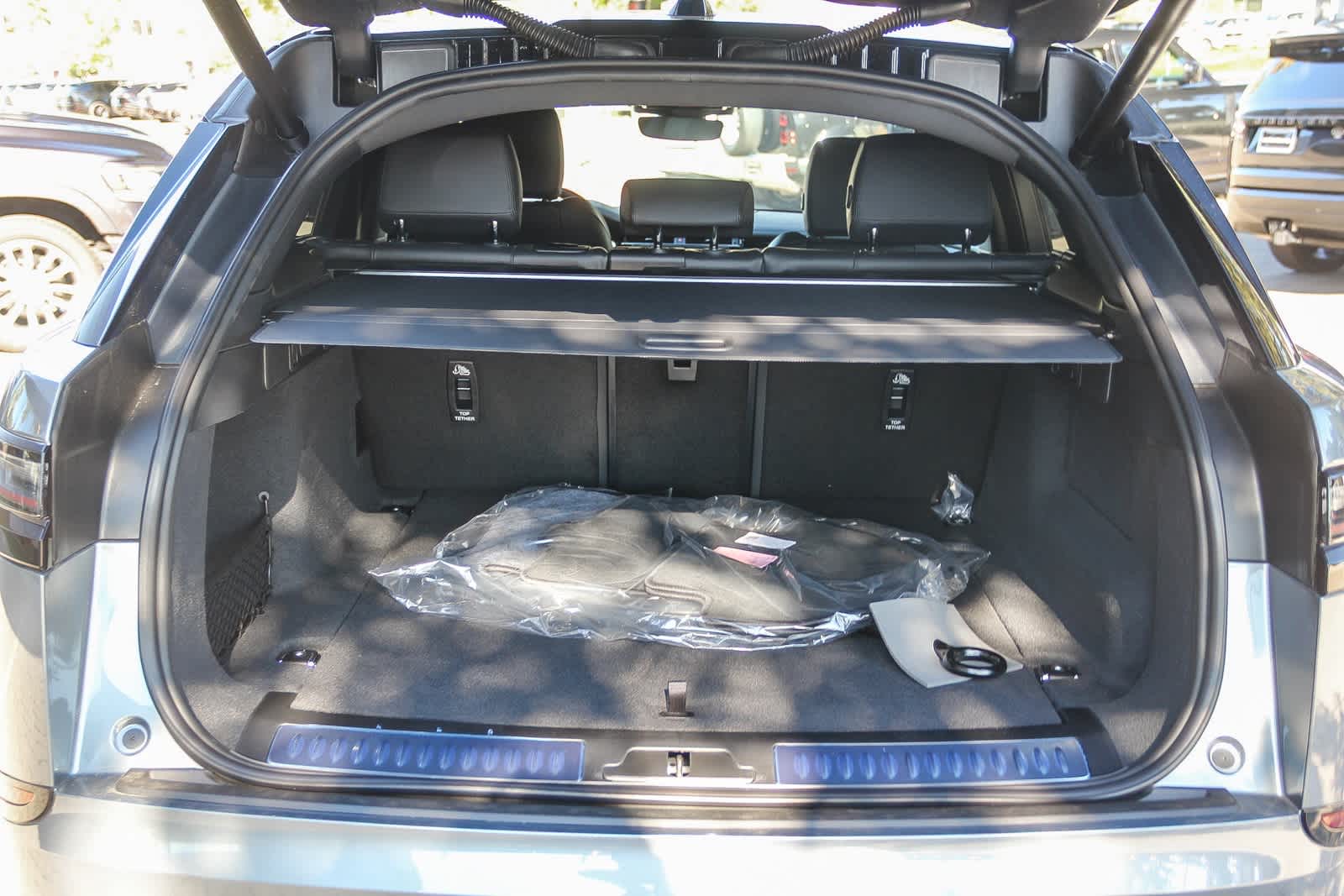 Thumbnail: 2026 Land Rover Range Rover Velar - 21