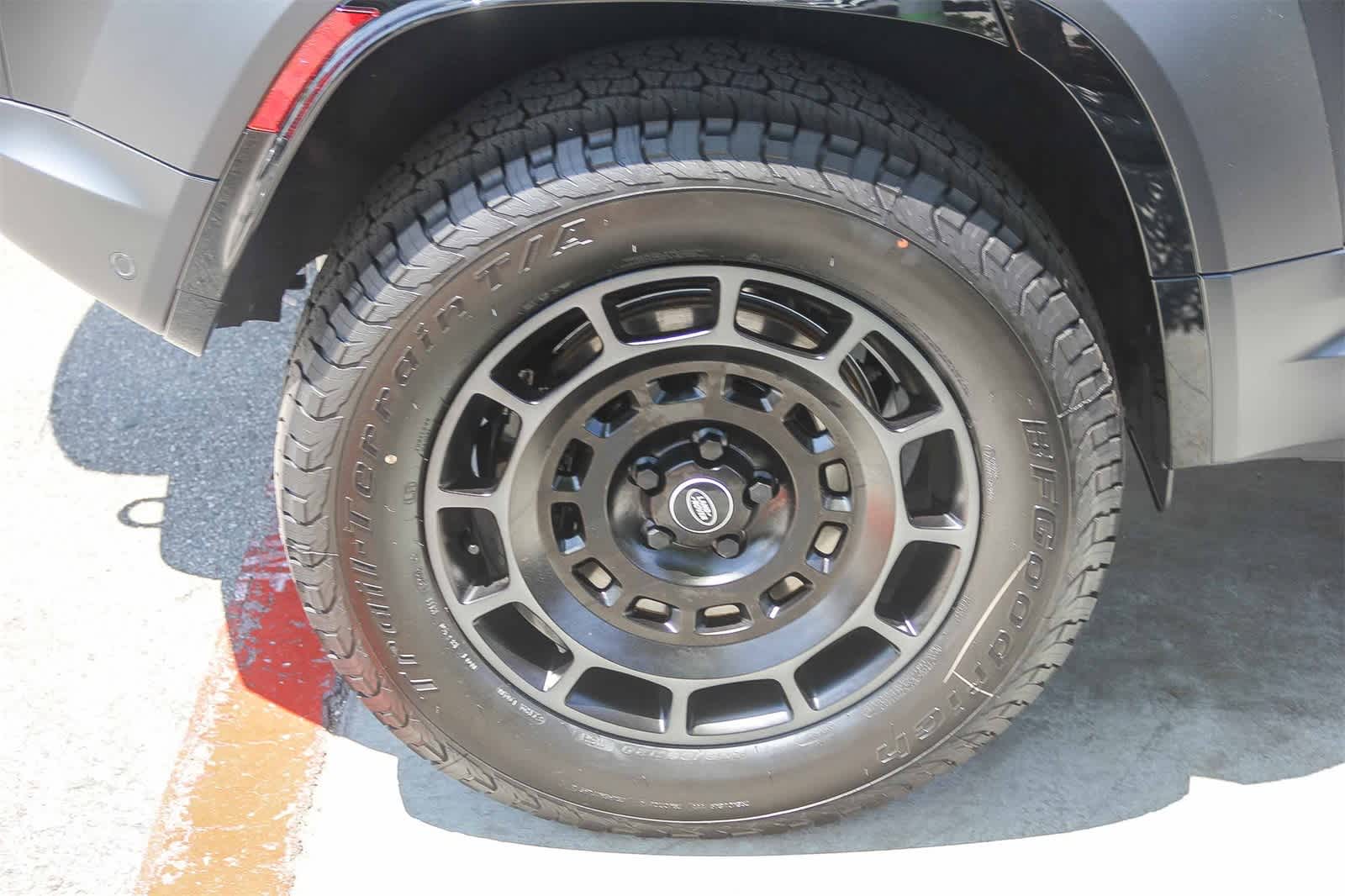 Thumbnail: 2025 Land Rover Defender - 8