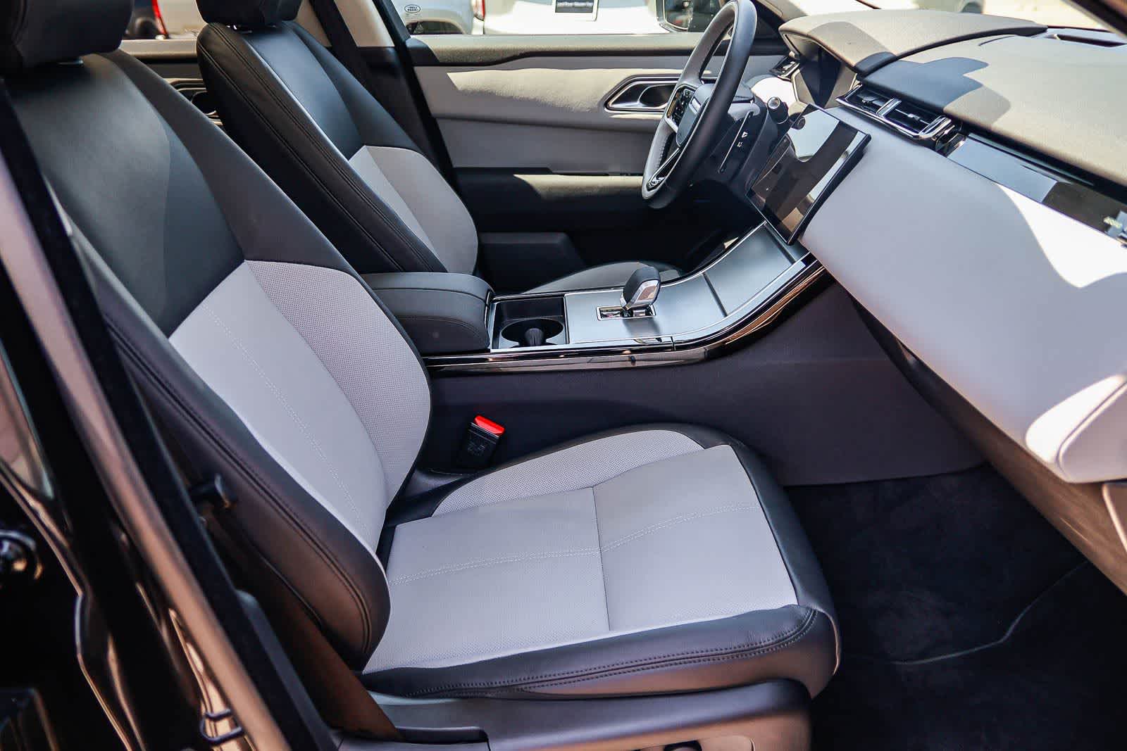 Thumbnail: 2025 Land Rover Range Rover Velar - 17