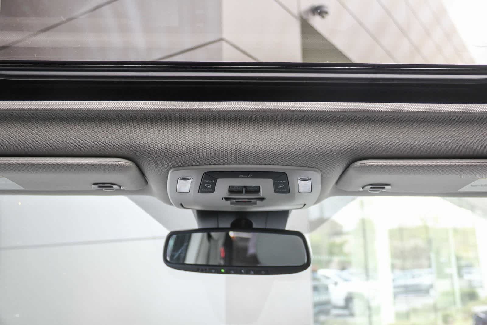 2023 Toyota Sienna XLE 18