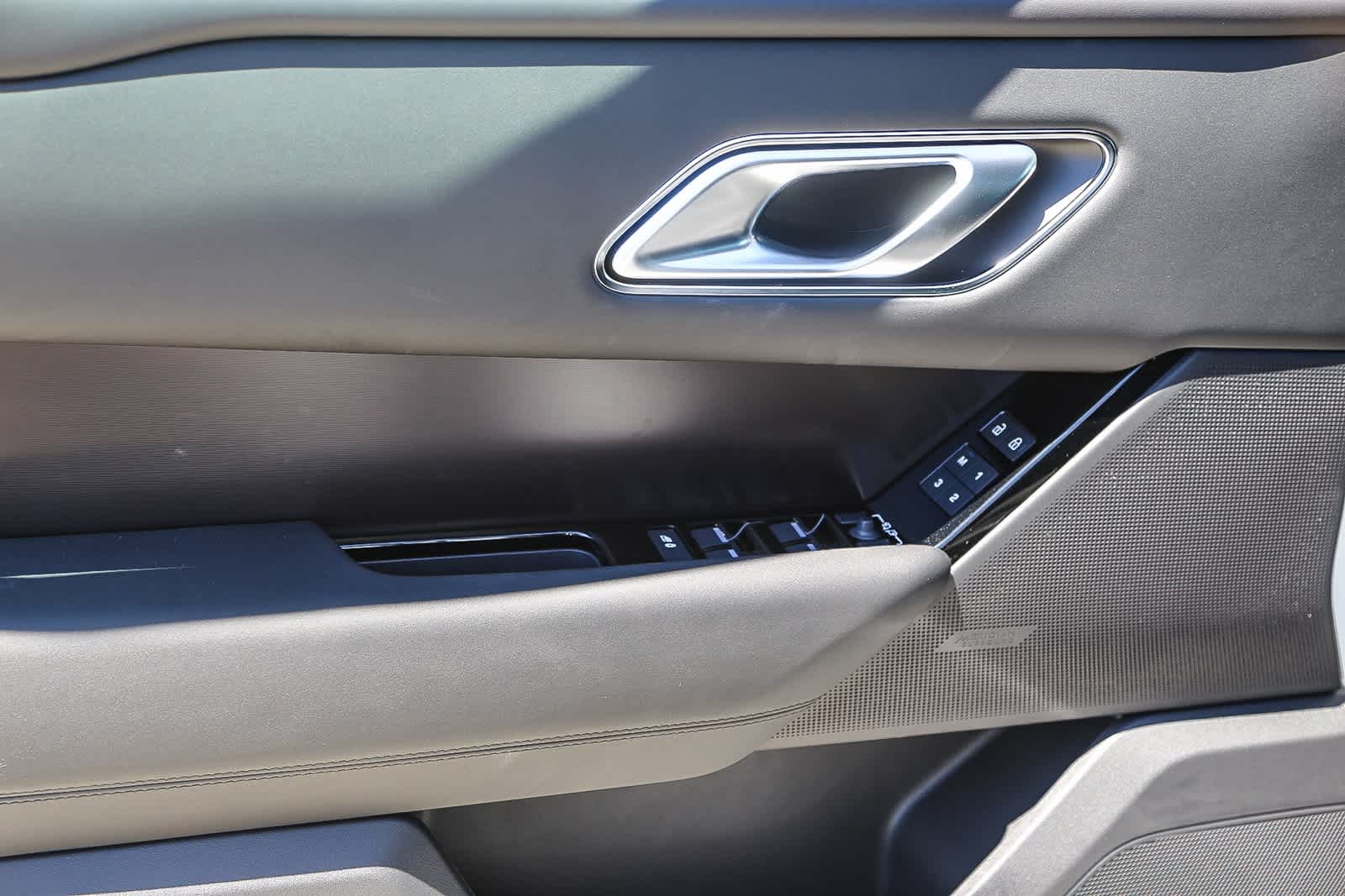 Thumbnail: 2026 Land Rover Range Rover Velar - 18