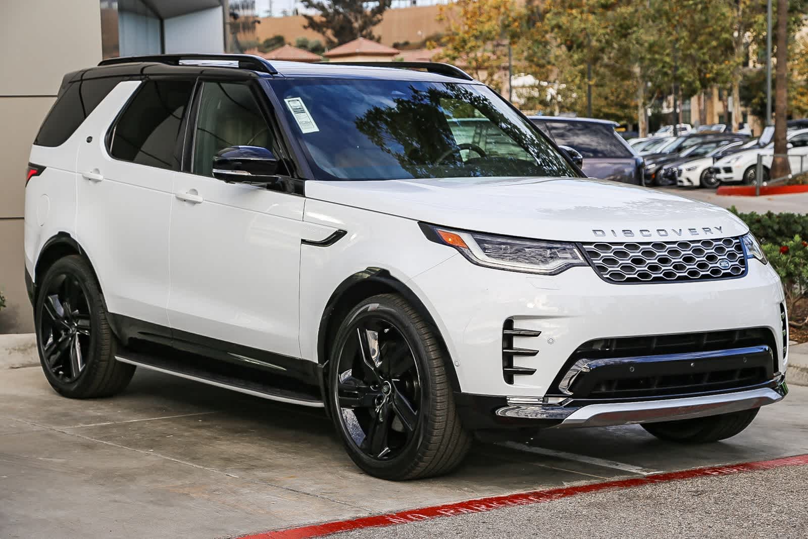 Thumbnail: 2026 Land Rover Discovery - 3