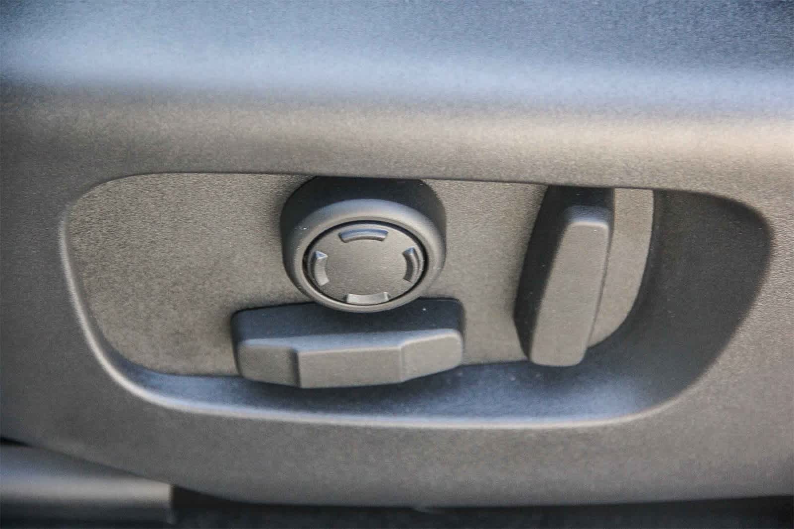 Thumbnail: 2026 Land Rover Range Rover Evoque - 20