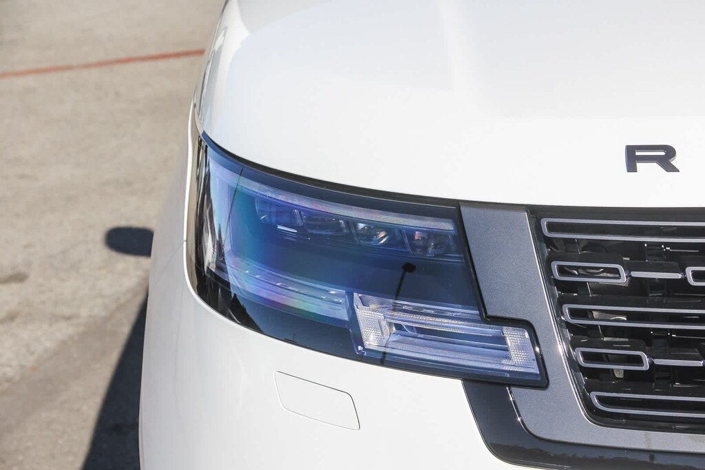 New 2025 Land Rover Range Rover SE SUV