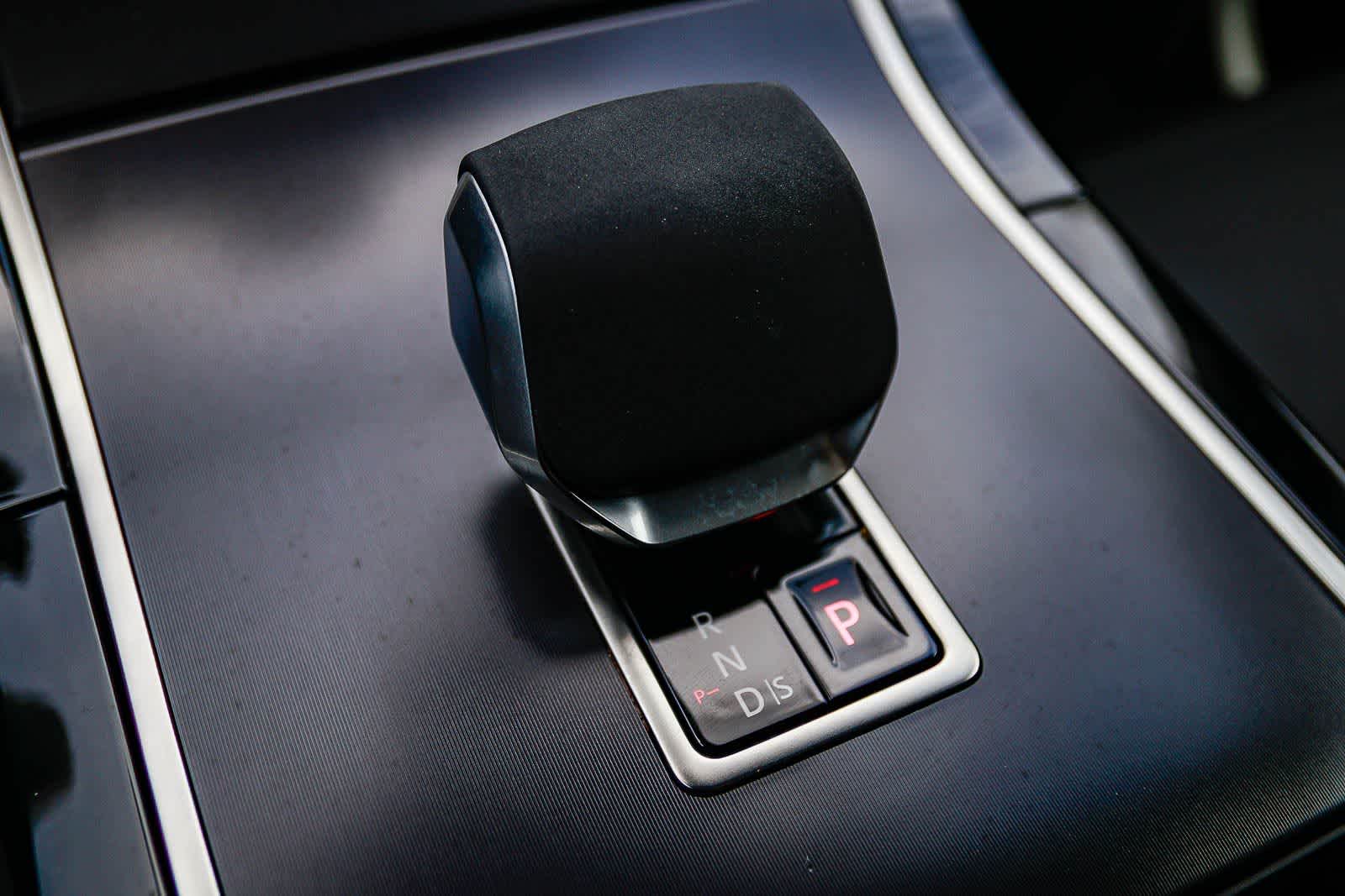 Thumbnail: 2026 Land Rover Range Rover Velar - 19