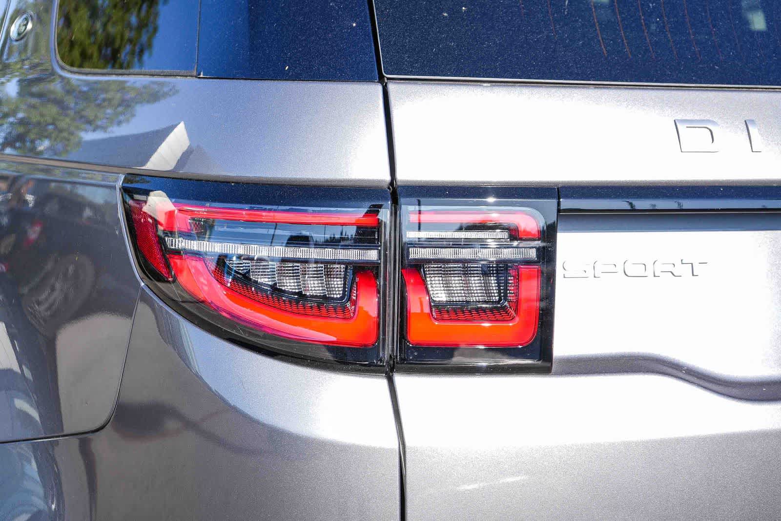 Thumbnail: 2025 Land Rover Discovery Sport - 7