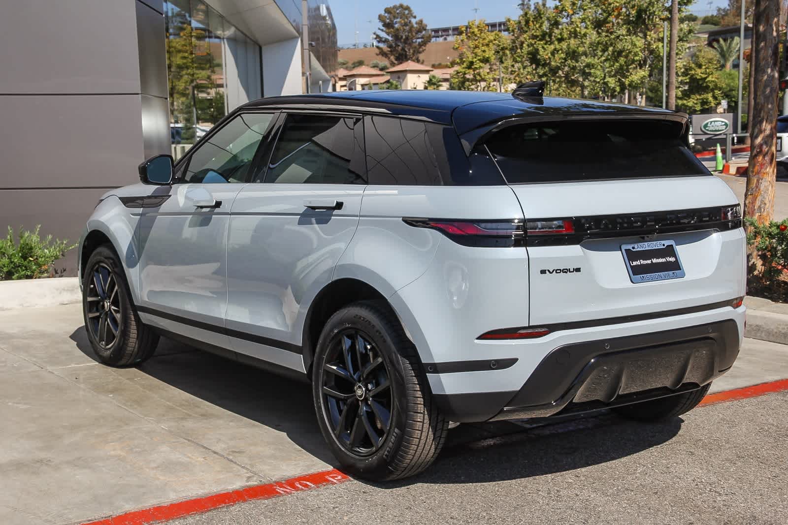 Thumbnail: 2026 Land Rover Range Rover Evoque - 4
