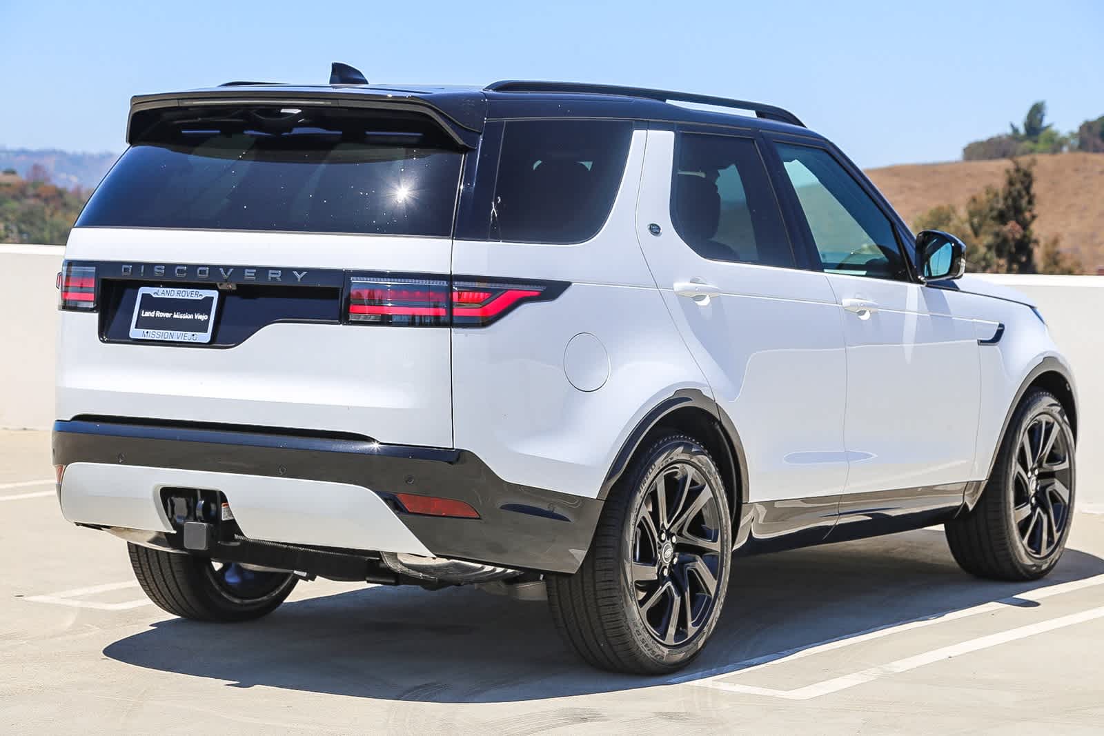 Thumbnail: 2025 Land Rover Discovery - 8