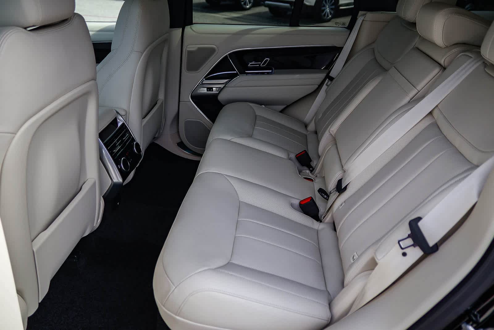 Thumbnail: 2026 Land Rover Range Rover - 18