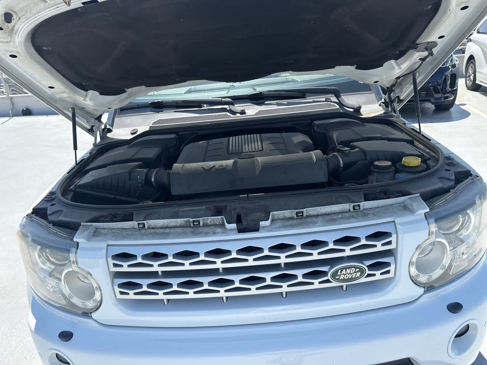 Thumbnail: 2013 Land Rover LR4 - 17