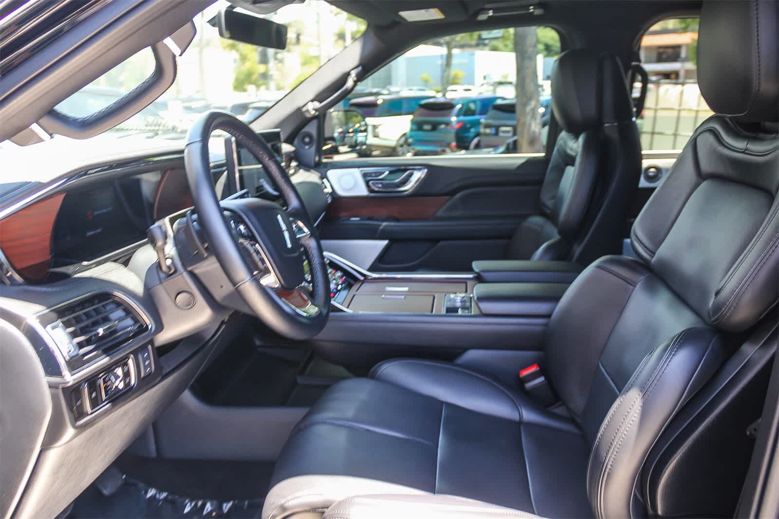 Thumbnail: 2023 Lincoln Navigator - 21