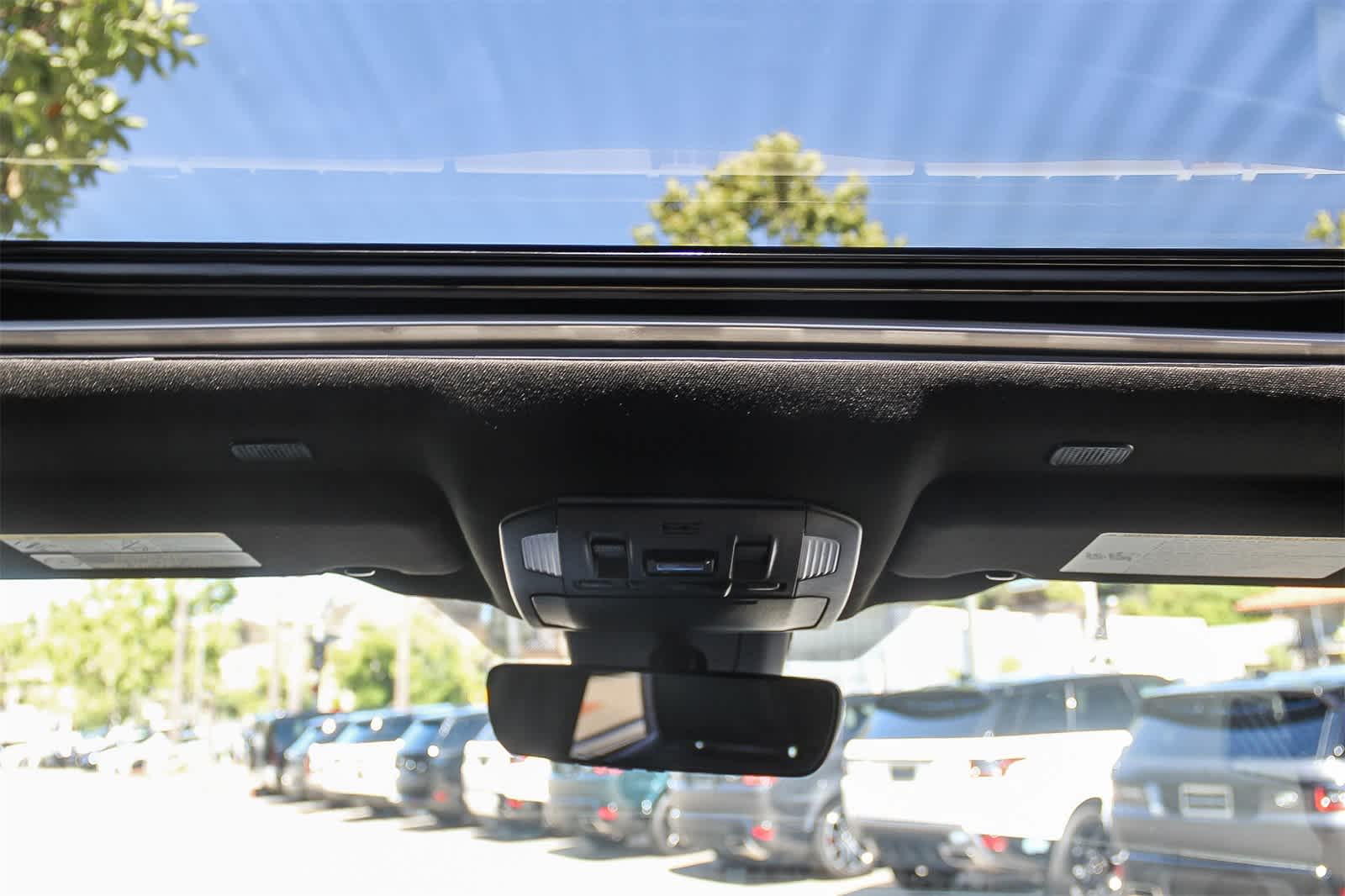 Thumbnail: 2023 Toyota Highlander - 15