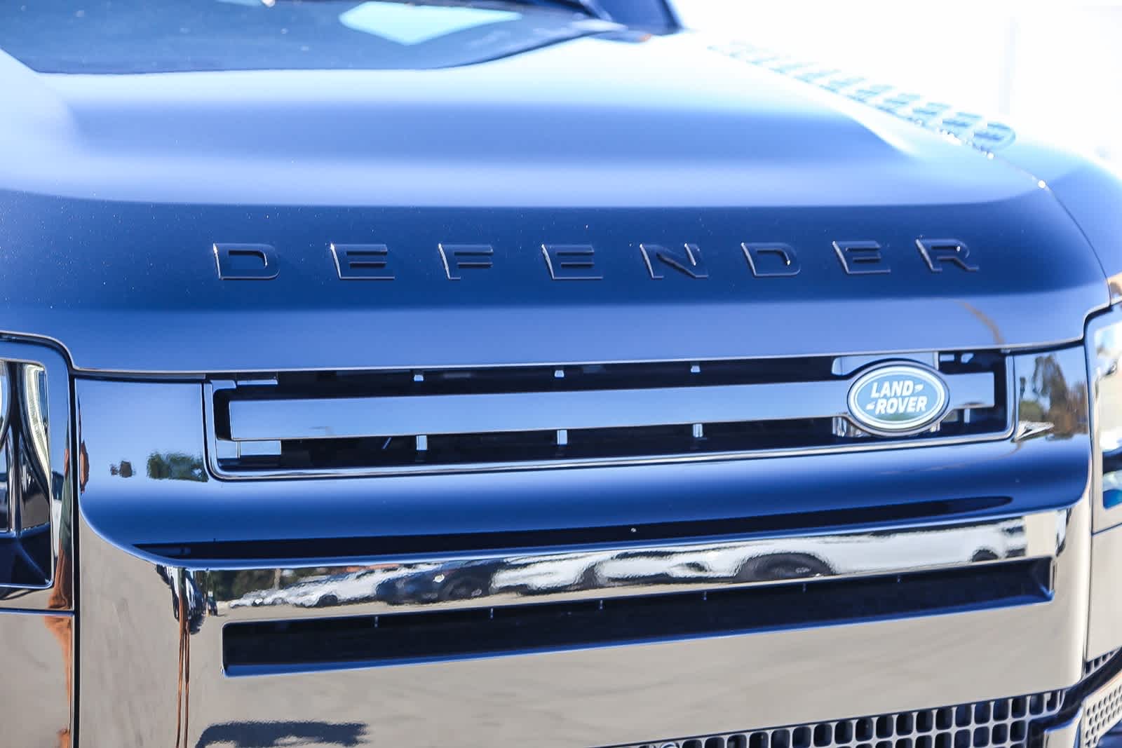 Thumbnail: 2025 Land Rover Defender - 5