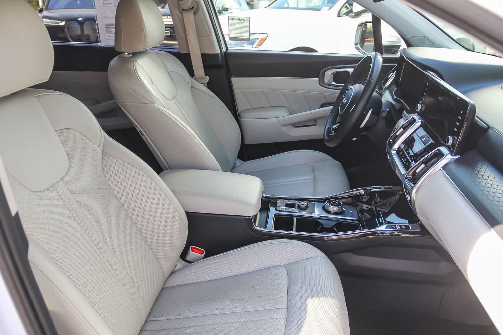 Thumbnail: 2023 Kia Sorento - 23