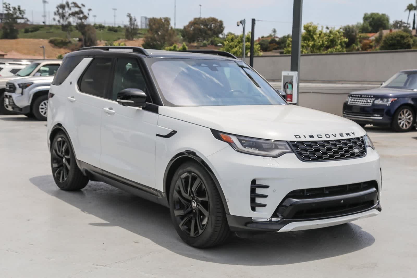 Thumbnail: 2021 Land Rover Discovery - 3